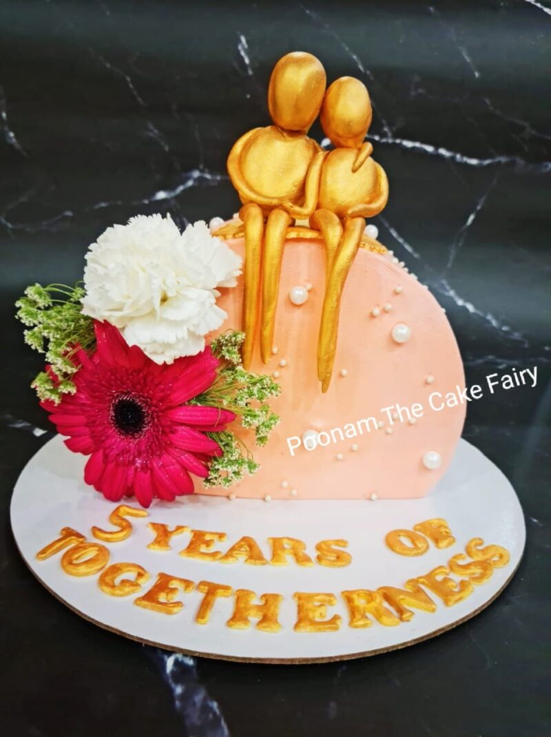 Anniversary couple cake